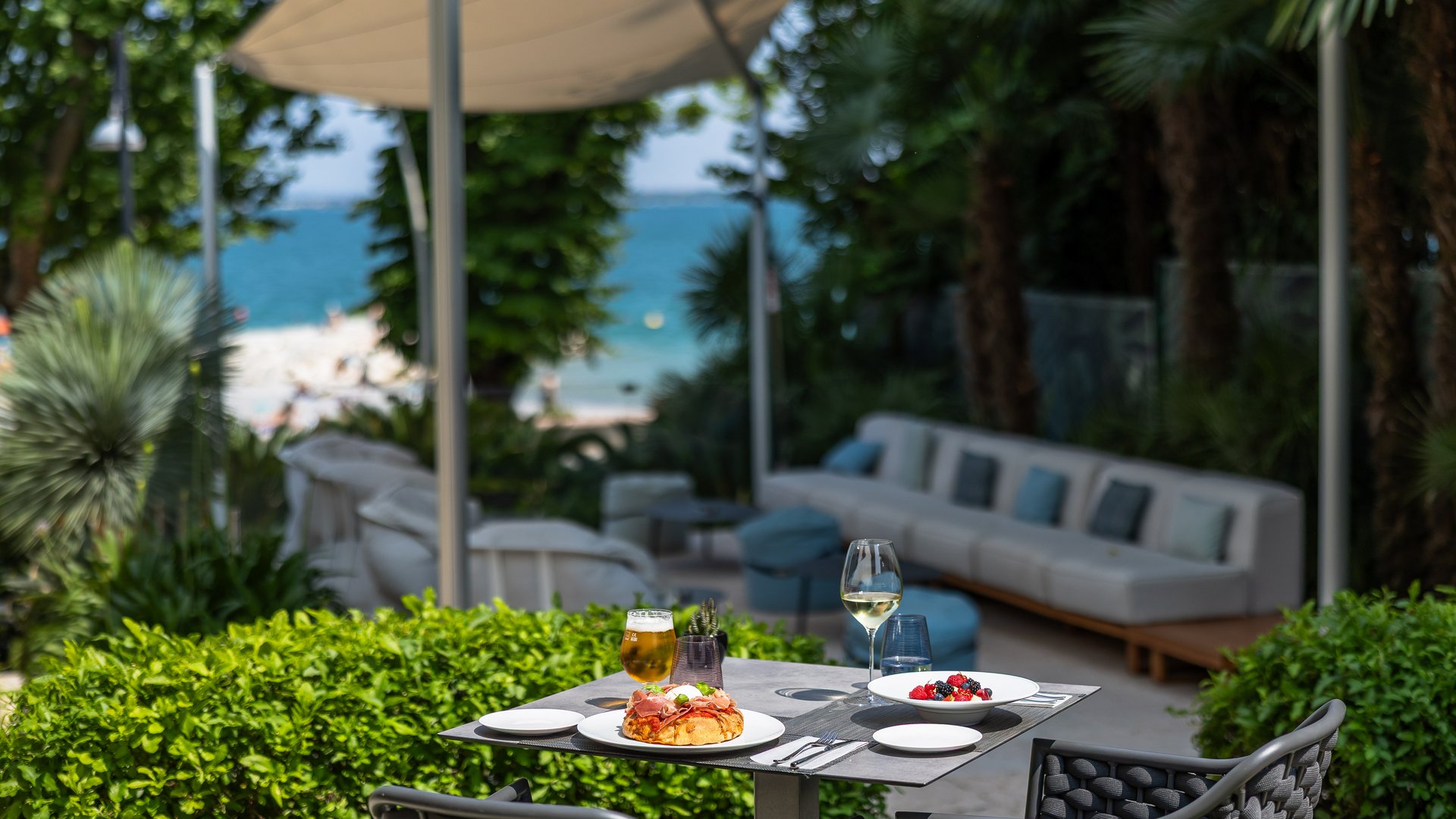 Hotel con piscina sul Lago di Garda: il nostro Bistrò Hotel con piscina sul Lago di Garda: il nostro Bistrò