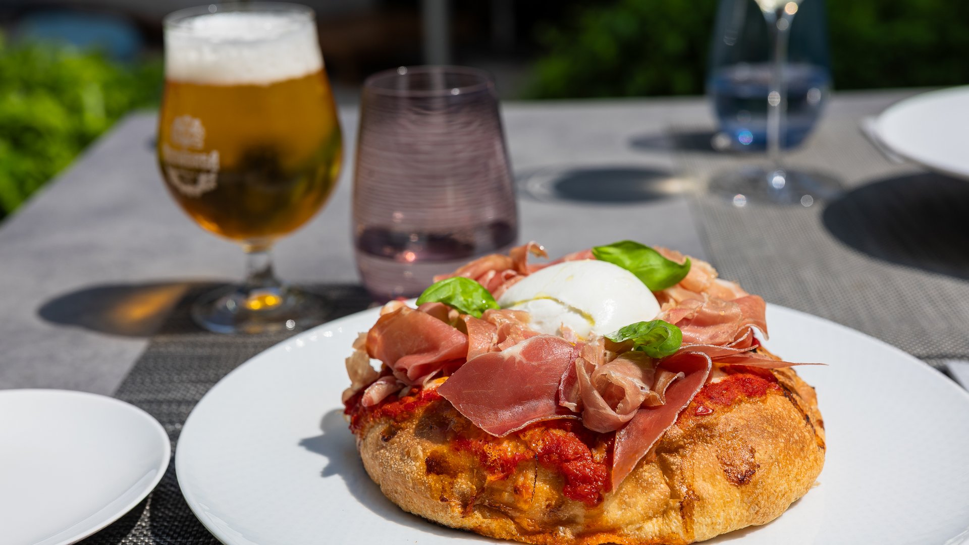 Hotel mit Pool am Gardasee: unsere Pool Bar Hotel mit Pool am Gardasee: unsere Pool Bar