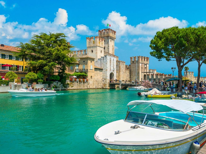 Villa Rosa Hotel: discover Desenzano and Sirmione. Villa Rosa Hotel: discover Desenzano and Sirmione.