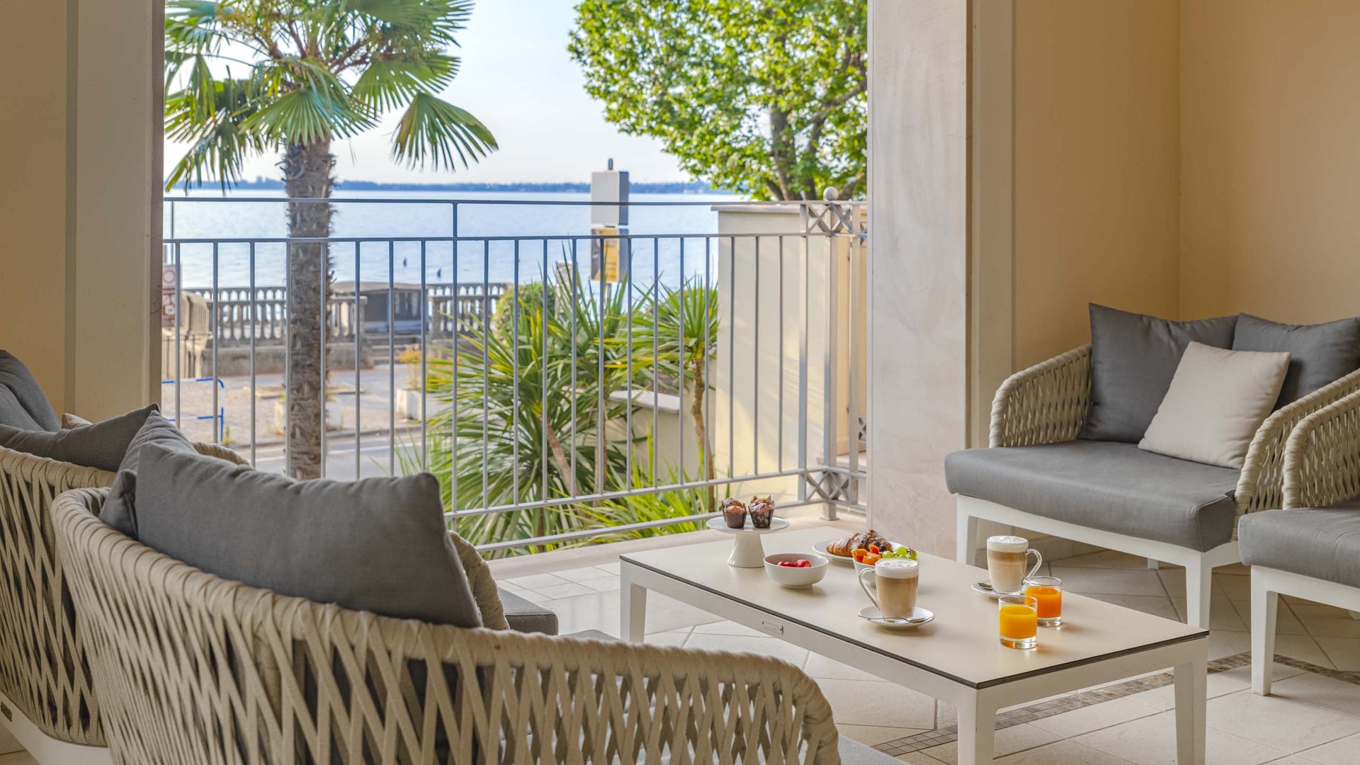 Hotel con vista sul Lago di Garda: Lounge Bar & Terrace