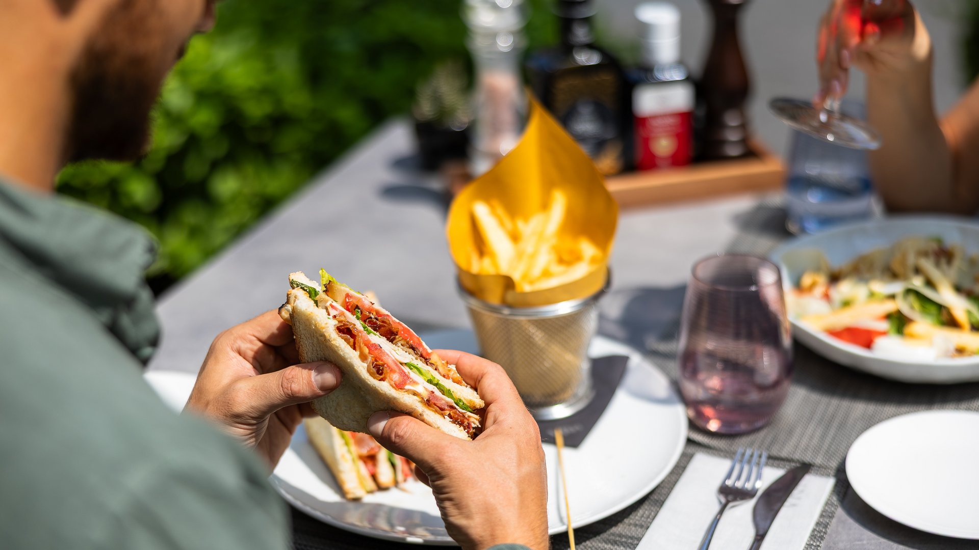 Hotel con piscina sul Lago di Garda: il nostro Bistrò Hotel con piscina sul Lago di Garda: il nostro Bistrò