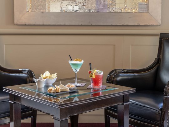 Hotel con vista sul Lago di Garda: Lounge Bar & Terrace Hotel con vista sul Lago di Garda: Lounge Bar & Terrace