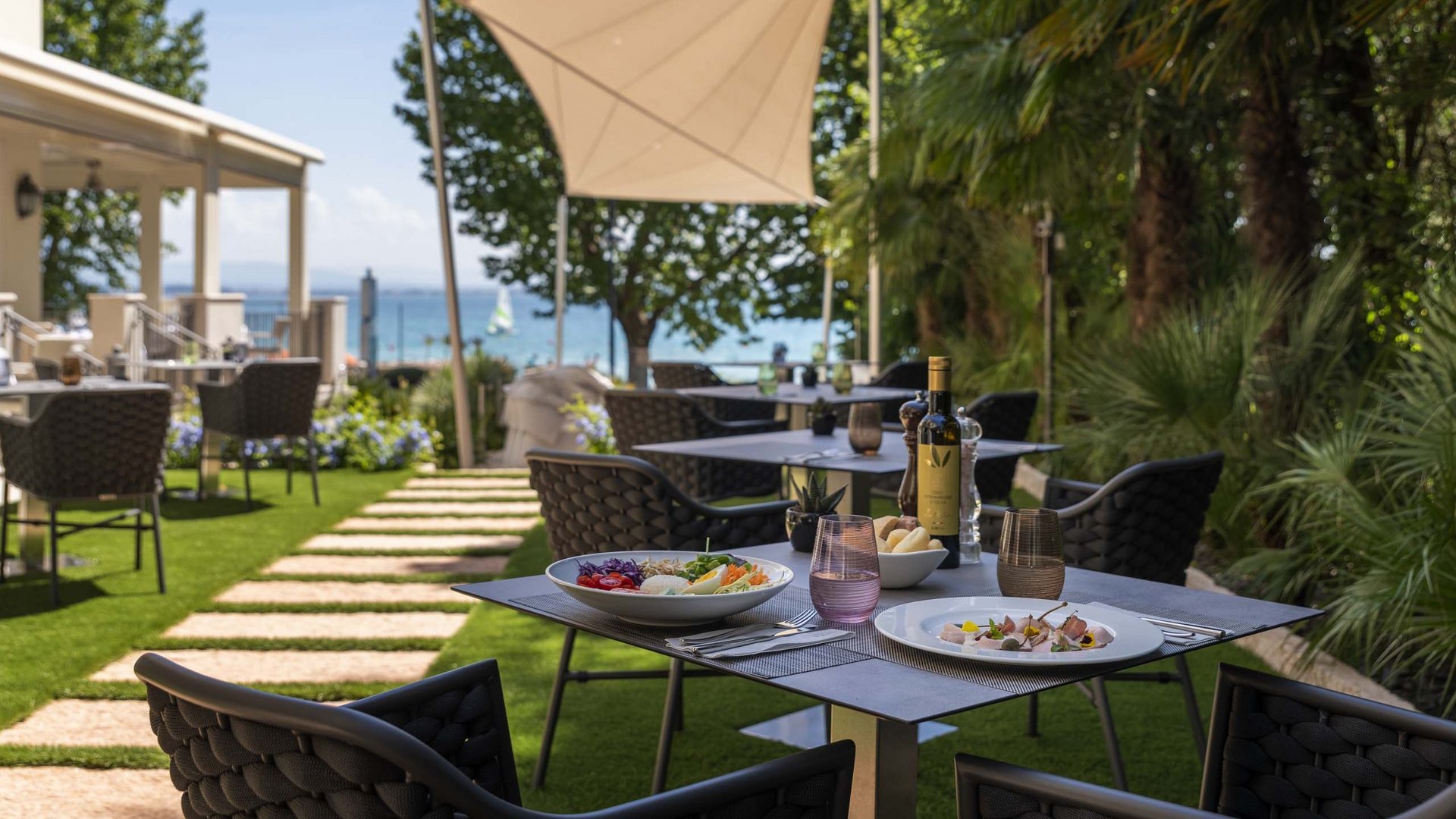 Hotel mit Pool am Gardasee: unsere Pool Bar