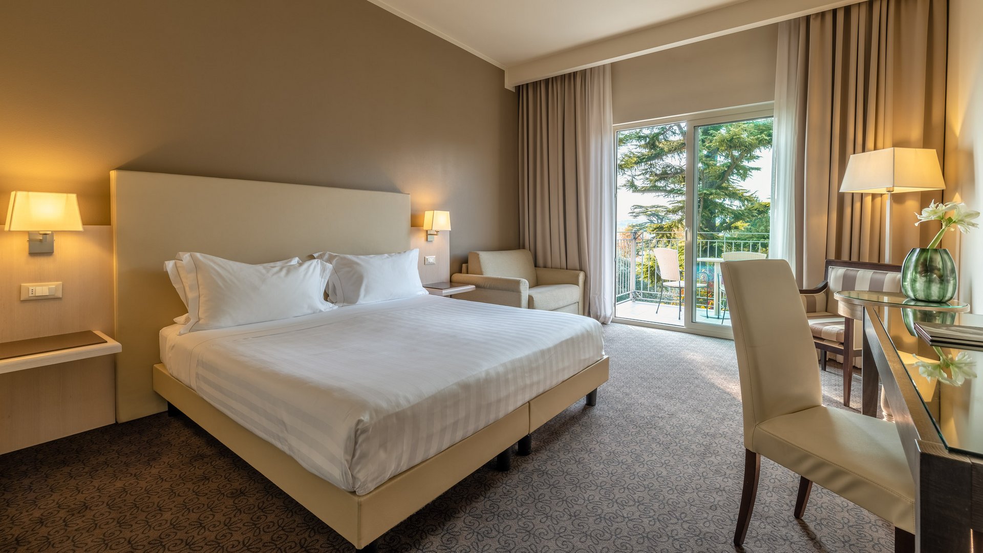 Meeting hotel on Lake Garda: meetings and business Meeting hotel on Lake Garda: meetings and business