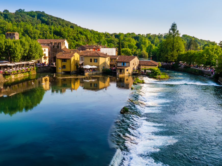 Il nostro hotel 4 stelle sul Lago di Garda Il nostro hotel 4 stelle sul Lago di Garda