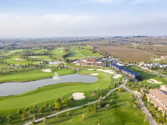 Desenzano, Hotel Villa Rosa: Golfen am Gardasee Chervò Golf San Vigilio